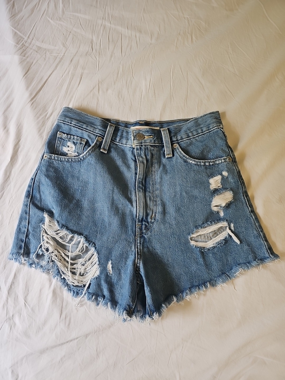 LEVI'S Women High Waisted Mom Shorts Jeans Size 26 Distressed - Picture 4 of 7